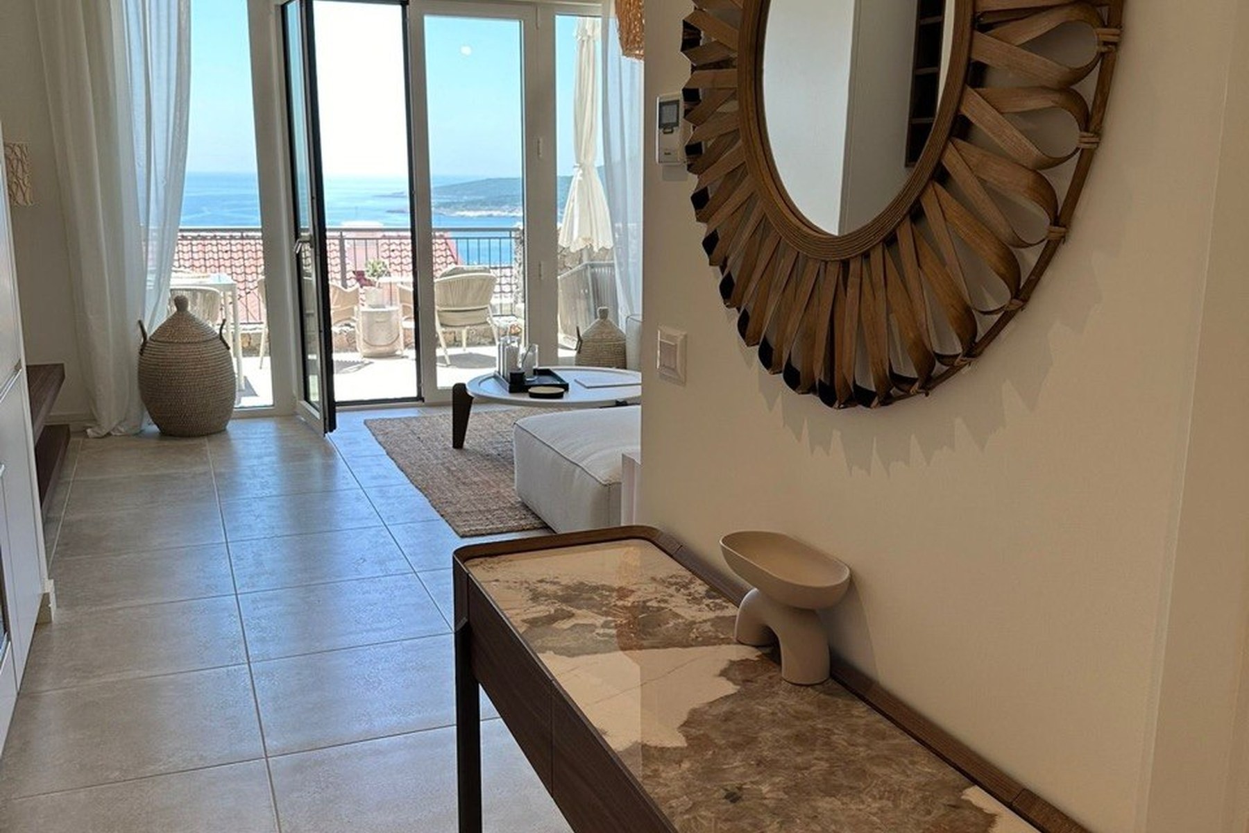 Marina Village 52 m² apartment, entrance hallway with sea view through the terrace doors
