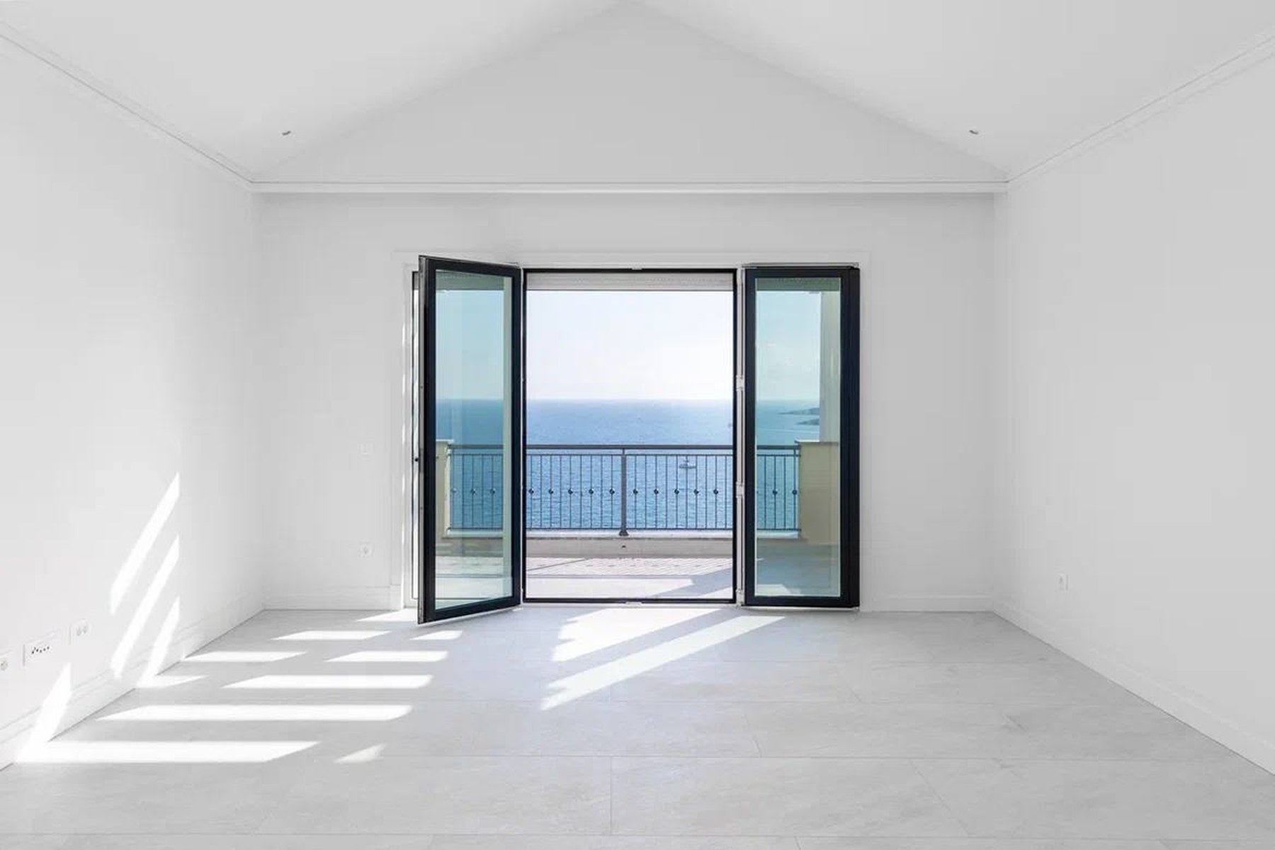 Marina Village 94 m² top-floor apartment, living room shell with vaulted ceiling and sea-view balcony
